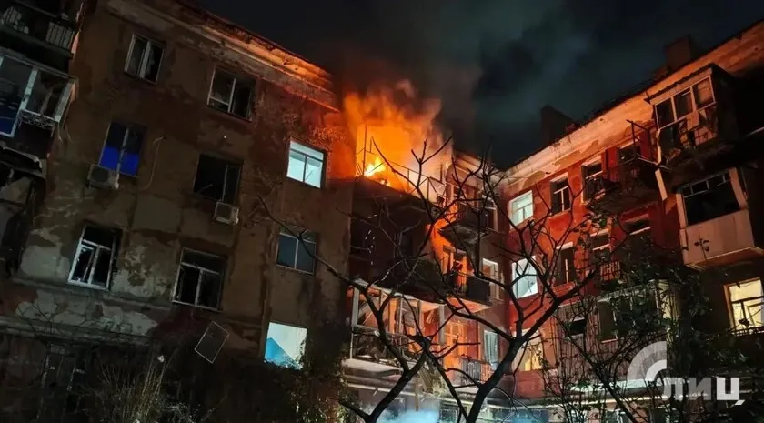 Удар по центру Луганска повредил жилые дома, почту и архив